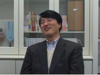 対談中の左巻先生